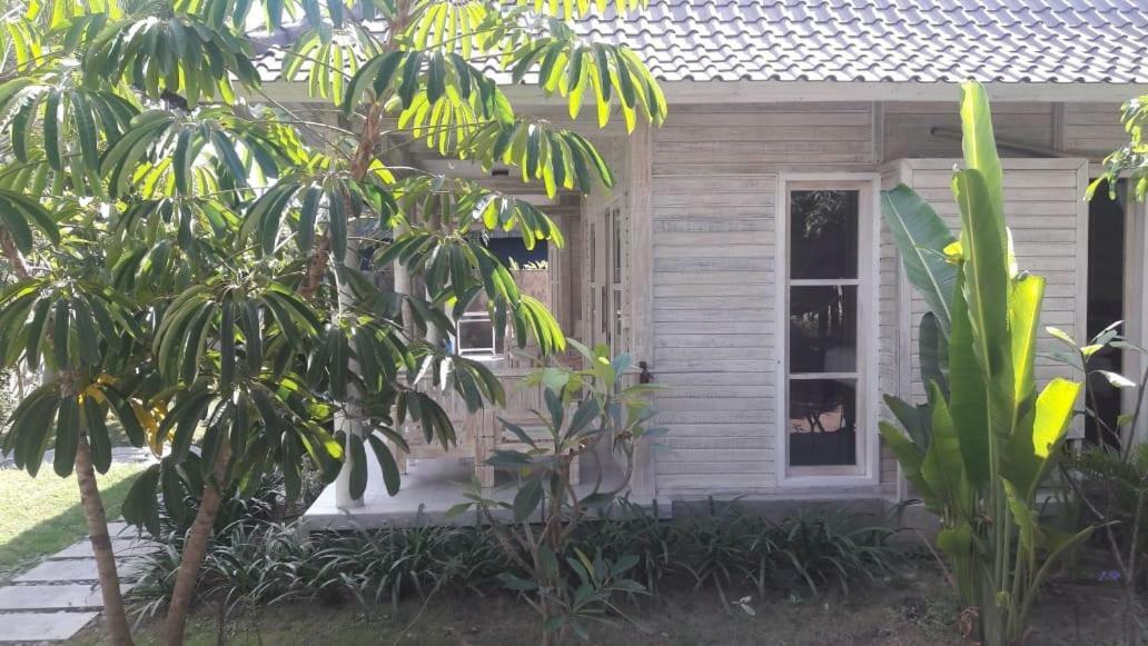 Vista Huts Lembongan Hotel Exterior foto